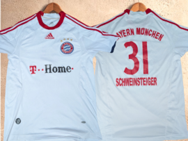 2008 Bayern Munich Third Kit with Schweingster on. Size Medium