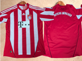 2010 Bayern Munich Home shirt. Size Large