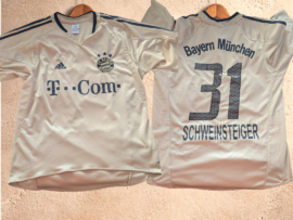 2004 Bayern Munich Away with Schweingster on. Size Medium